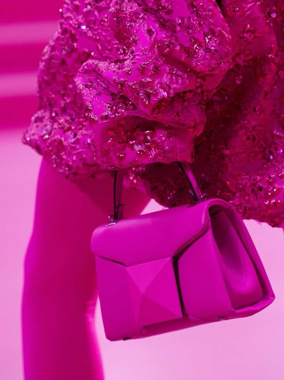 VALENTINO GARAVANI Nappa Tonal Monochrome Mini One Stud Top Handle Bag Pink PP - Picture 12 of 15
